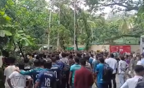 জবি ক্যাম্পাস ও হাসপাতালে ছাত্রদল-শিবিরের ধাওয়া-পাল্টা ধাওয়া